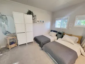 Private North Van Cottage - Sleeps 4 Comfortably - Image 4