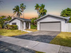 Cozy Suburban Home with huge backyard and pool! Welcome! - Image 3