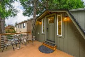 Private Deck · Dual Showers · Pets OK · OR City - Image 2