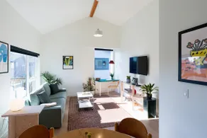 Montavilla Apartment - Image 3