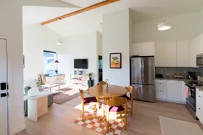 Montavilla Apartment - Image 2