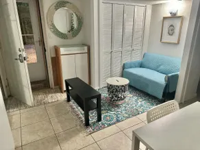 Premium 1 Bedroom Suite, with Parking at entrance - Image 4