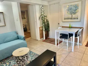 Premium 1 Bedroom Suite, with Parking at entrance - Image 5