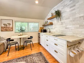 Newly Remodeled Cottage in the Heart of Sacramento - Image 5