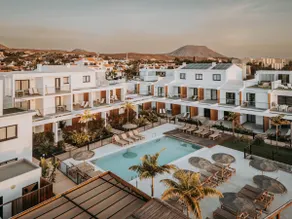 Shambhala Paraíso APT · Poolview & Terrace - Image 2