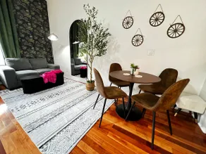 Luxurious Bath, Peaceful Stay: Private Guesthouse - Image 4