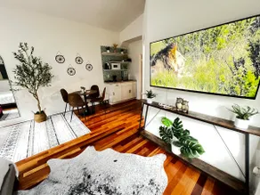 Luxurious Bath, Peaceful Stay: Private Guesthouse - Image 3