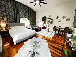Luxurious Bath, Peaceful Stay: Private Guesthouse - Image 5