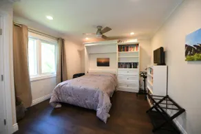 1-Bedroom Suite next to Park and near Restaurants - Image 4