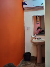 Orange condo - Image 3