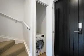 Stunning Townhouse - Walking to Botany Shopping Center - Image 2