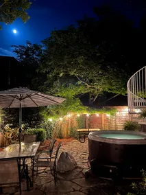 Posh DT apartment with hot tub, walk everywhere - Image 3