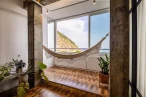 Beachfront Designer Flat with Stunning Ocean Views - Image 3