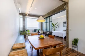Beachfront Designer Flat with Stunning Ocean Views - Image 4