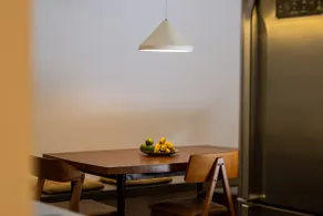 Beachfront Designer Flat with Stunning Ocean Views - Image 2