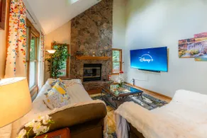 Leaf Peeper's - HUGE deck, pizza oven, Pac-man! - Image 5