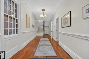 Charming Townhouse in Historic District - Image 4