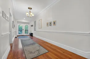 Charming Townhouse in Historic District - Image 5