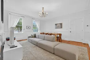 Charming Townhouse in Historic District - Image 2
