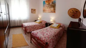 5 min from downtown with free parking + Wi-Fi - Image 4