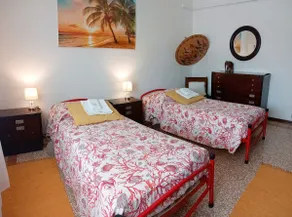5 min from downtown with free parking + Wi-Fi - Image 5