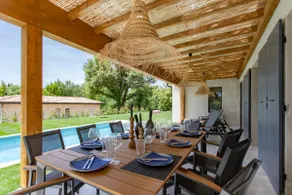 #53 Staywizus - St Paul Villa Swimming pool AC Car park BBQ for 8 Guests - Image 2
