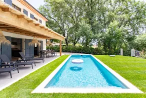 #53 Staywizus - St Paul Villa Swimming pool AC Car park BBQ for 8 Guests - Image 5