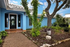 3 Bedroom Waterfront home with Pool and boat dock - Image 3