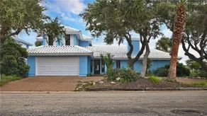 3 Bedroom Waterfront home with Pool and boat dock - Image 5