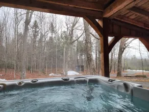 The Nadeau cabin, warm and wooded - Image 4