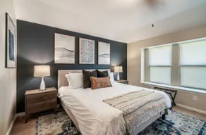 Pet & Kid friendly, King bed, Office+Fenced Yard - Image 4