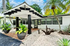 Tropical Waterfront Home - Pet Friendly & Heated Pool - Image 2