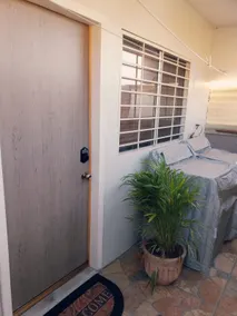 Private guest suite with its own entrance - Image 4