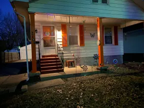 Fully fenced back yard-2bedroom-wi-fi-free parking - Image 3