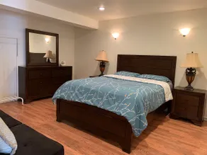 Spacious Cozy Suite - Image 3