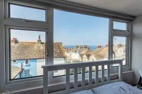Dog Friendly Cosy Coastal Cottage with Sea Views - Image 5