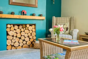 Dog Friendly Cosy Coastal Cottage with Sea Views - Image 2