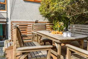 Dog Friendly Cosy Coastal Cottage with Sea Views - Image 4