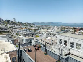 Penthouse Dream: Luxe Views in Iconic North Beach - Image 5