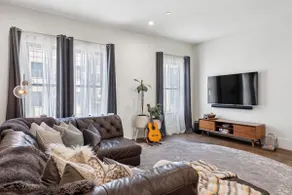 Penthouse Dream: Luxe Views in Iconic North Beach - Image 4
