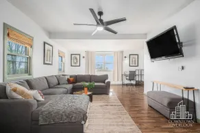 City Views at Downtown Overlook • 2BR Retreat - Image 3