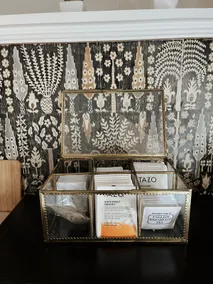 Cozy Suite, Centrally Located - Image 5