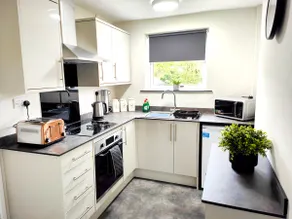Terrance House, modern, spacious - Image 3