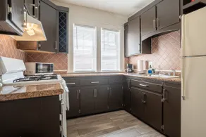 Sunset Heights - Spacious Apt 2 - Image 3
