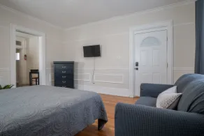 Sunset Heights - Spacious Apt 2 - Image 2