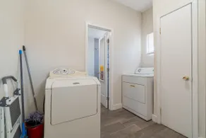 Sunset Heights - Spacious Apt 2 - Image 5