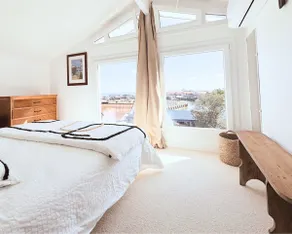 Renovated triplex house overlooking the Bay - Image 3