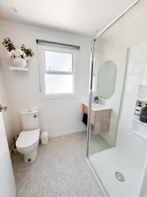 CBD Unit 1 * 2 bedroom apartment - Image 5