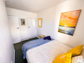 CBD Unit 1 * 2 bedroom apartment - Image 4