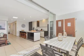 Spacious 3 bedroom apartment opposite surf club - Image 4